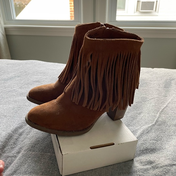 Chestnut Suede Fringe Bootie - Size 8 - Picture 3 of 5